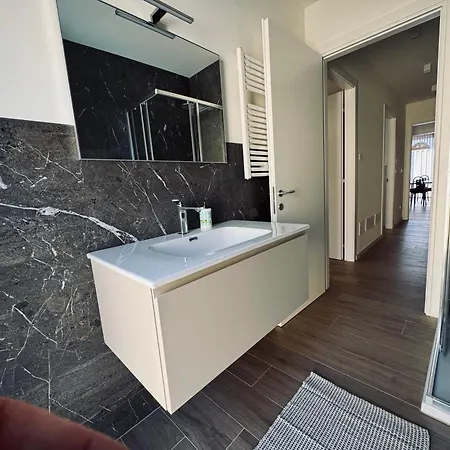 Welcome Residenza Esclusiva Via Liverani דירה *